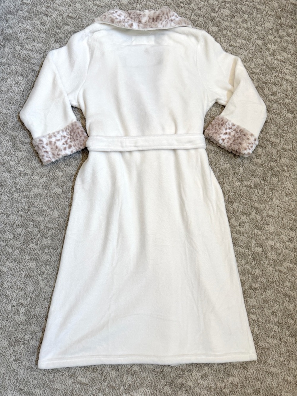 Carole Hochman Cream Snow Leopard Print Plush Long Wrap Robe—L - Picture 8 of 9